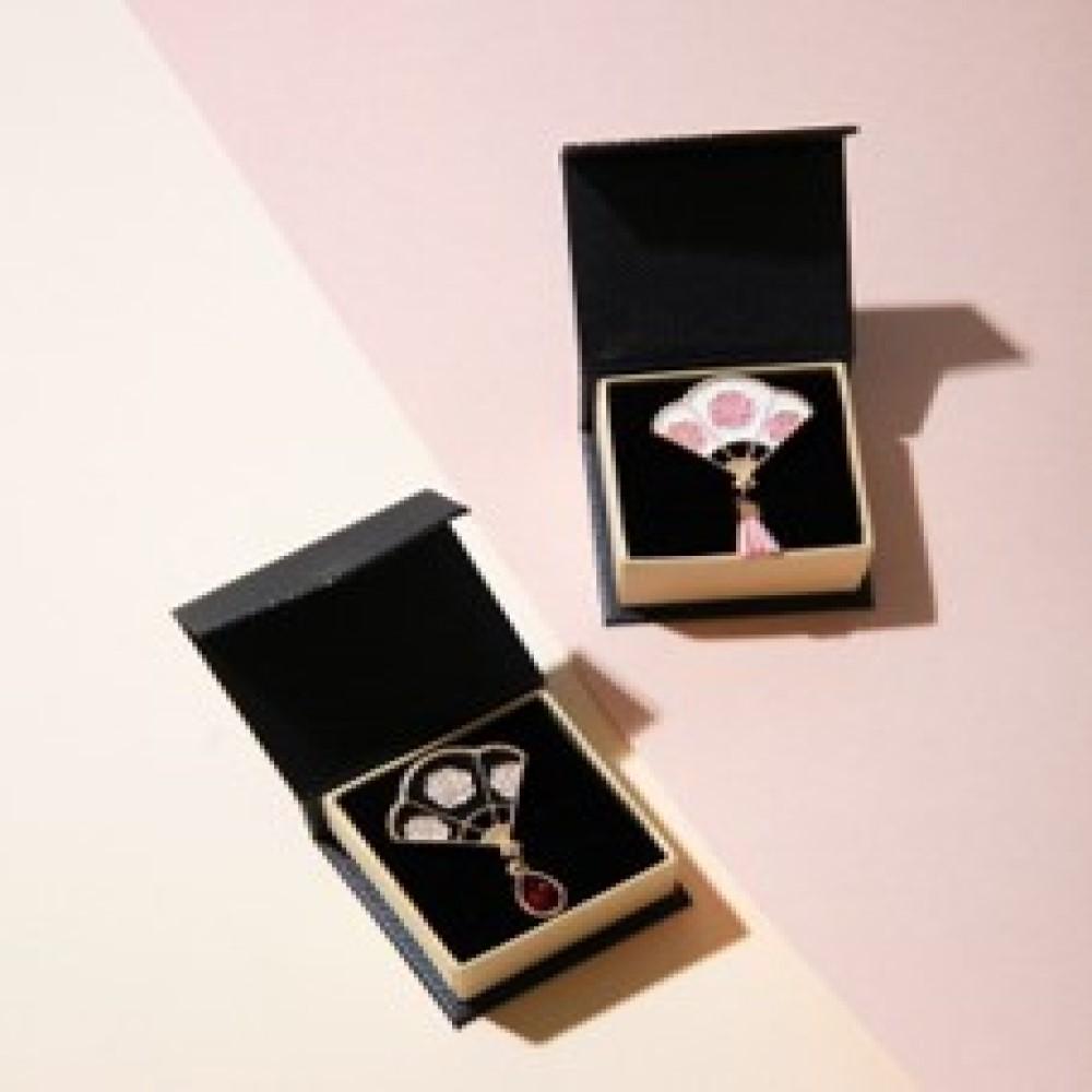 Kimsmi Camelia Fan Brooch