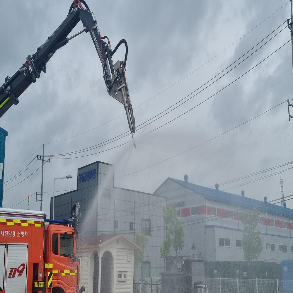 Jinwoo SMC 5 ton firefighting vehicle for suppression of fire especially for electric passenger car